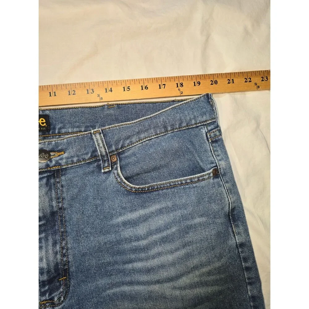Lee Mens Jeans Size 38x32 Athletic Fit - 27